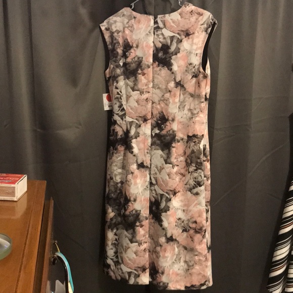 Obscure rose patterned dress. - Picture 2 of 4